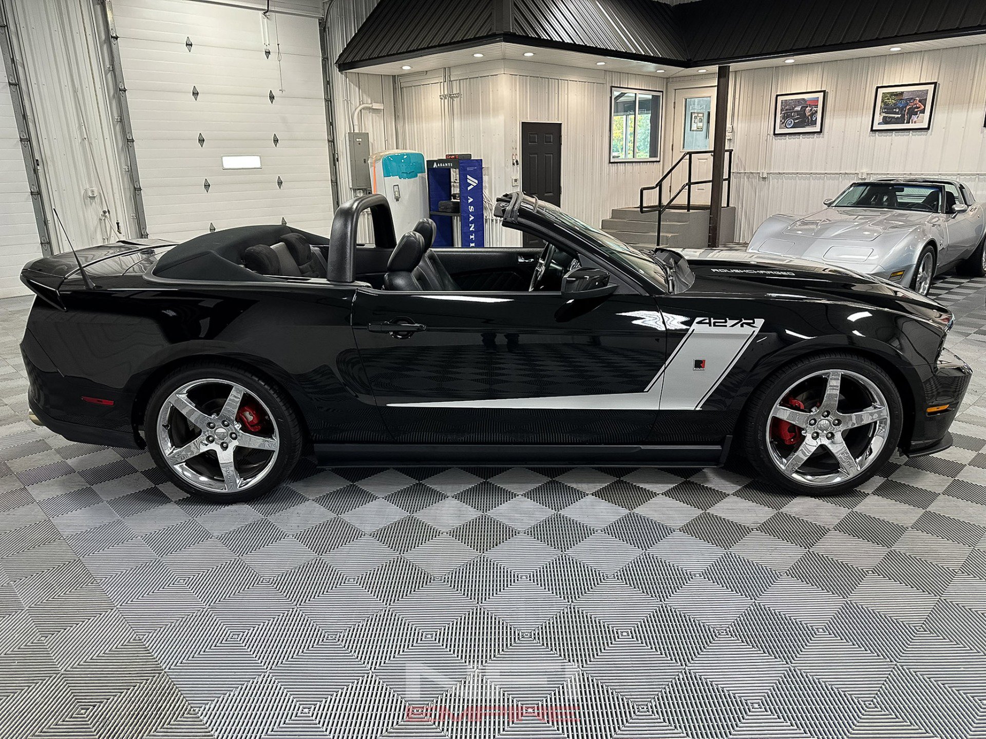 Used 2010 Ford Mustang GT image 11