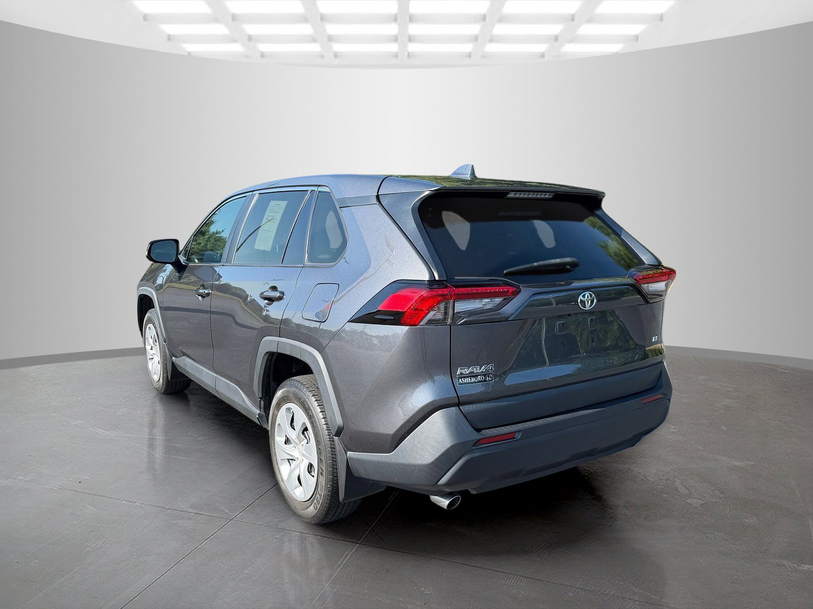 Used 2023 Toyota RAV4 LE FWD image 4