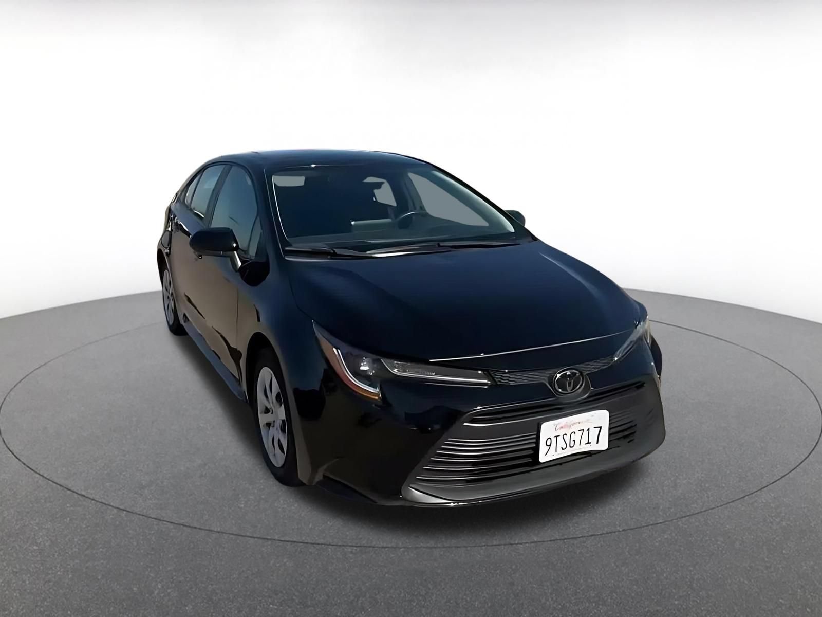 Used 2025 Toyota Corolla LE FWD image 3