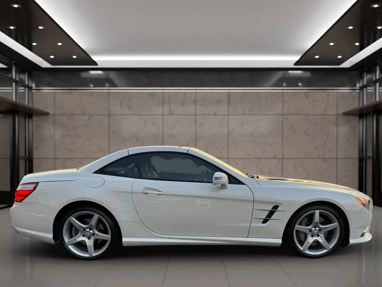 Used 2014 Mercedes-Benz SL 550 image 11