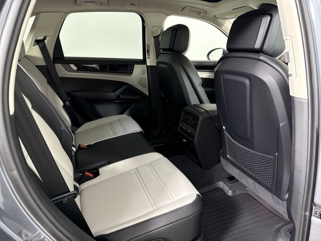 New 2026 Porsche Cayenne image 25