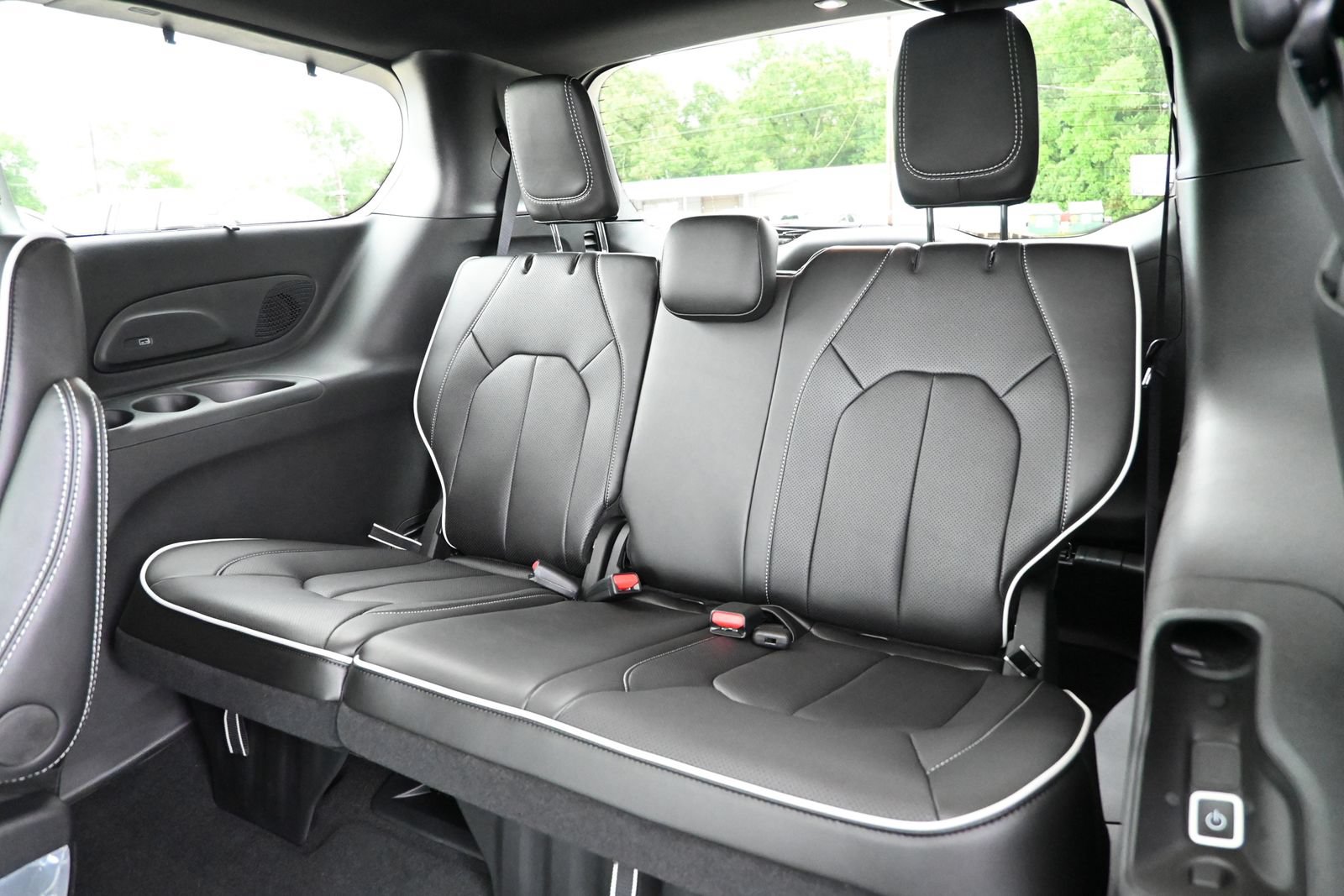 New 2027 Chrysler Pacifica Limited AWD/4WD image 31