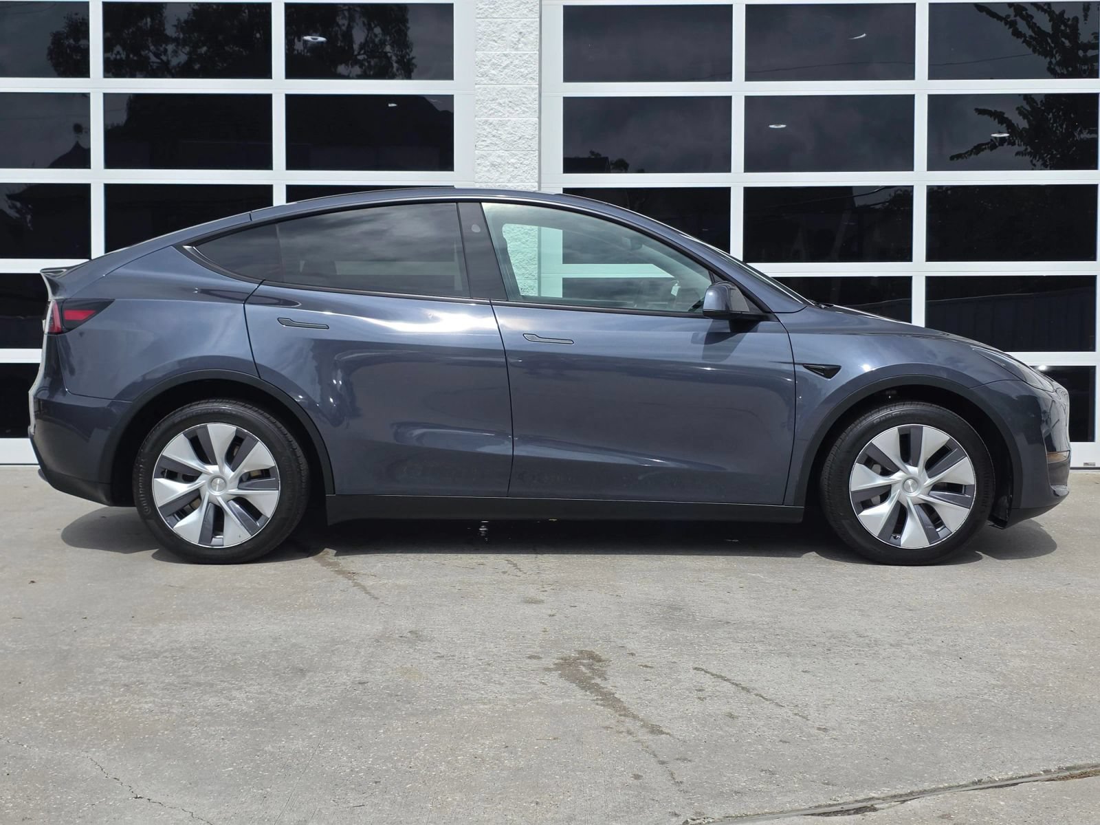 Used 2023 Tesla Model Y Long Range AWD/4WD image 3