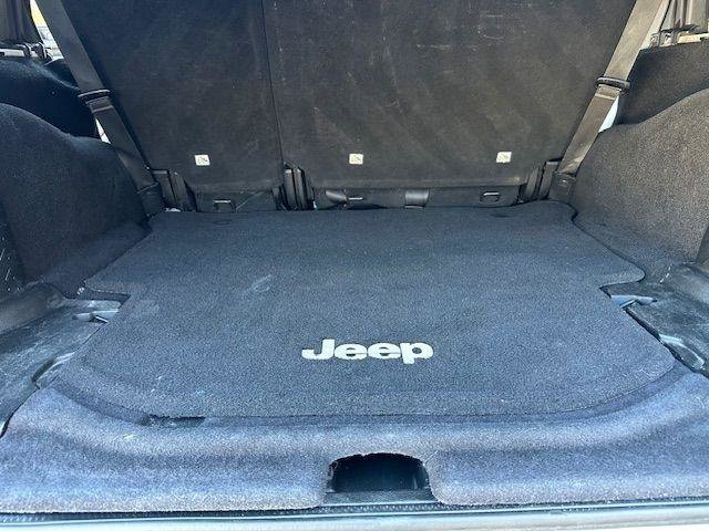 Used 2016 Jeep Wrangler Unlimited Rubicon w/ Connectivity Group AWD/4WD image 26