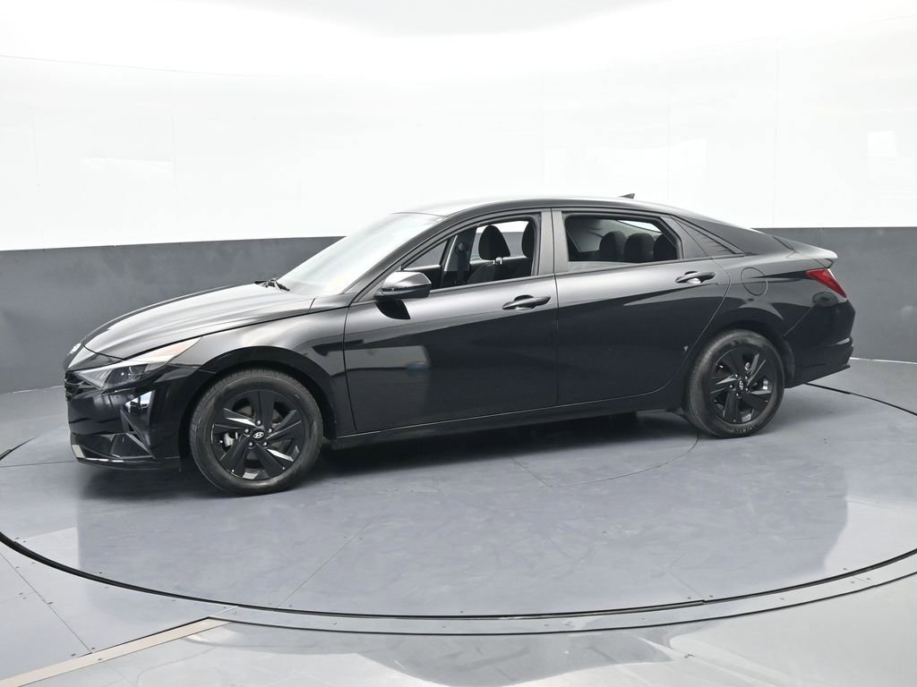 Used 2023 Hyundai Elantra SEL image 2