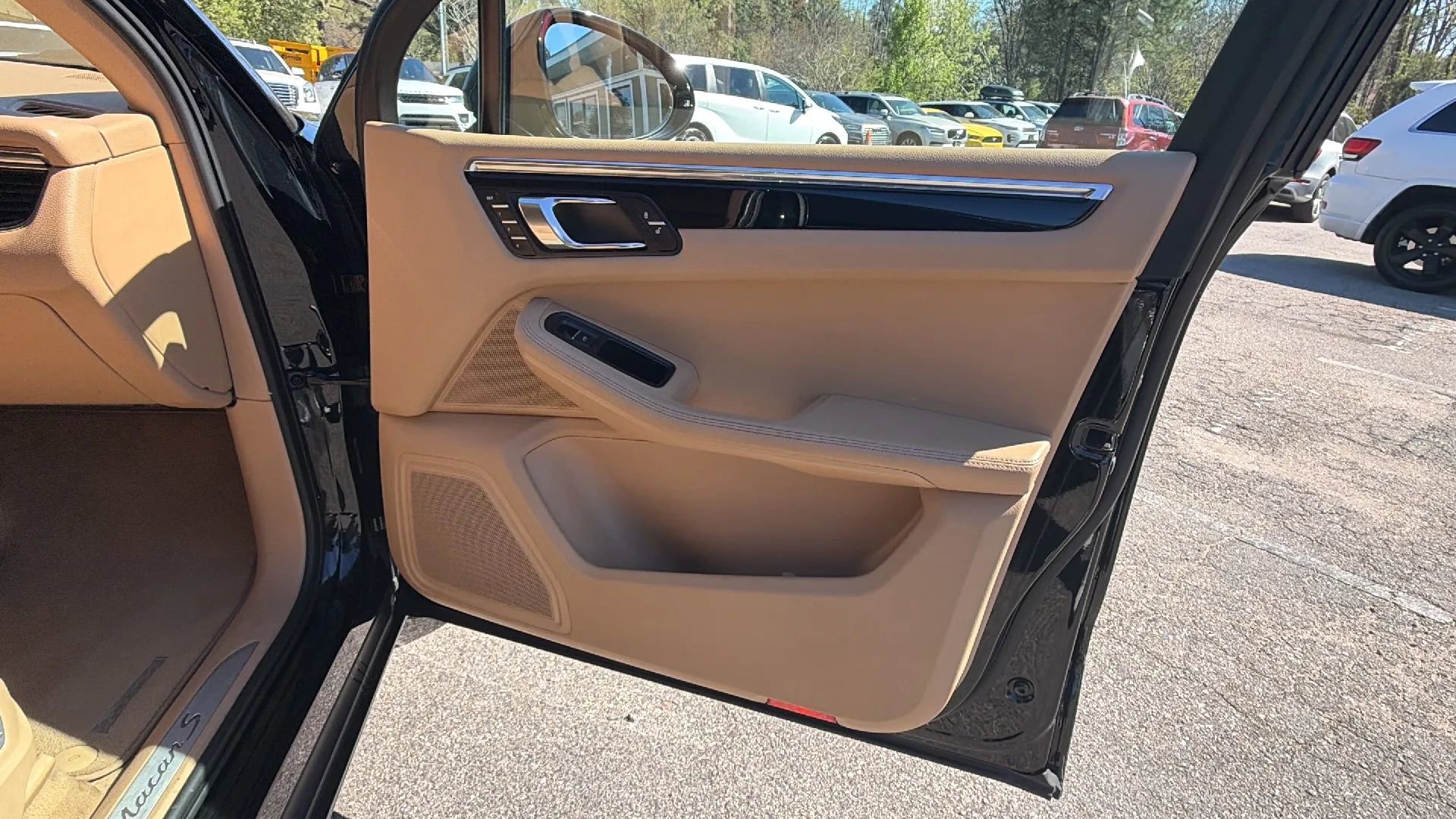 Used 2015 Porsche Macan S AWD/4WD image 12