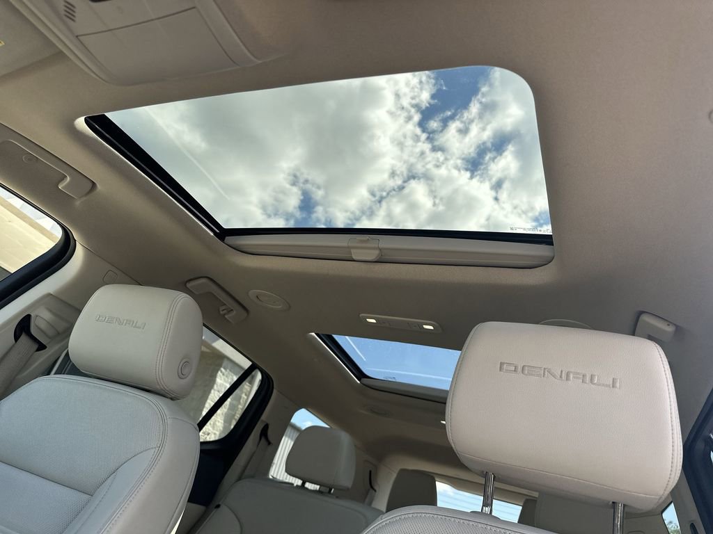 Used 2022 GMC Acadia Denali w/ Denali Ultimate Package AWD/4WD image 17