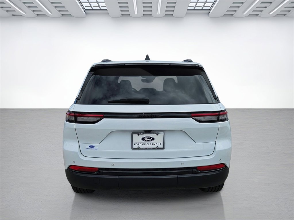 Used 2024 Jeep Grand Cherokee Altitude image 6