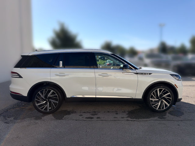 New 2027 Lincoln Aviator Reserve AWD/4WD image 4