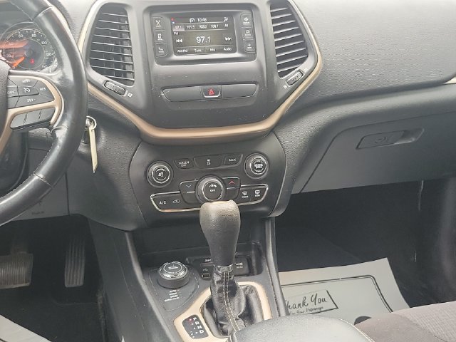 Used 2015 Jeep Cherokee Latitude AWD/4WD image 25