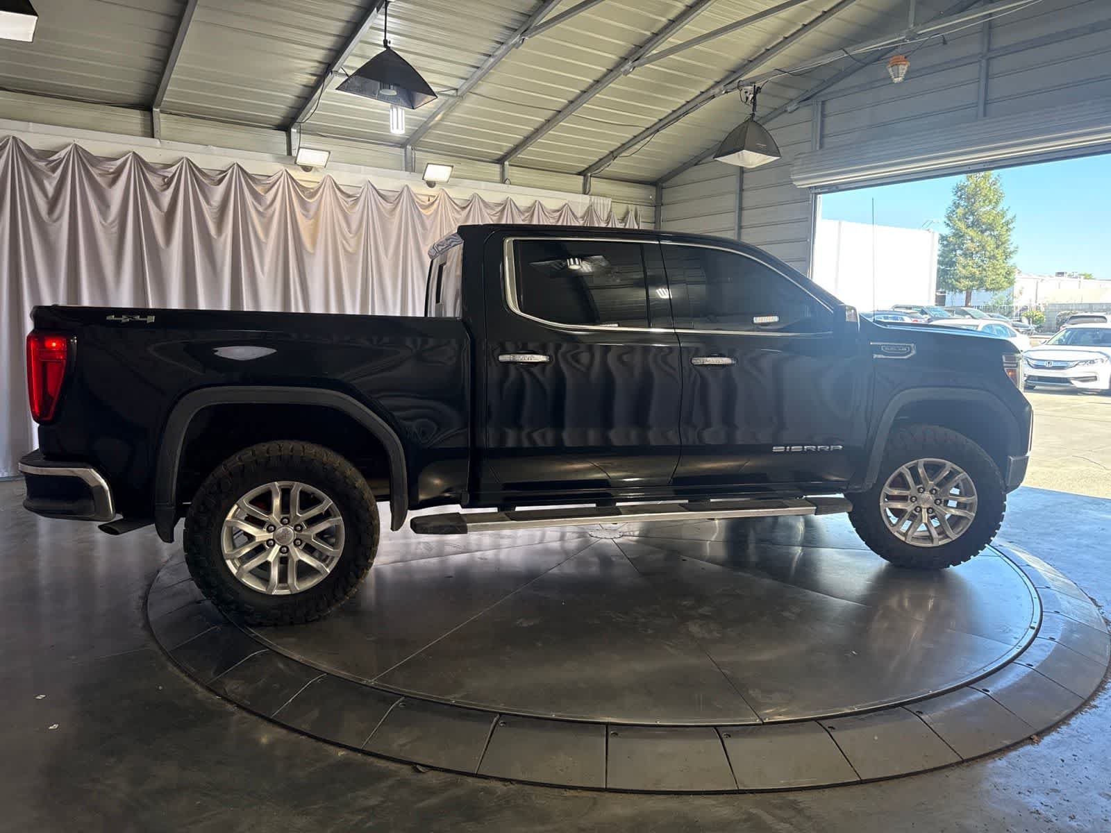 Used 2020 GMC Sierra 1500 SLT w/ SLT Premium Package AWD/4WD image 4