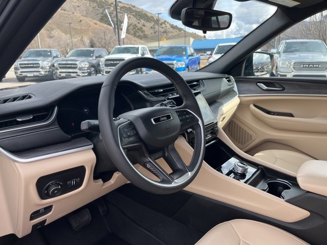 Used 2024 Jeep Grand Cherokee Limited image 13