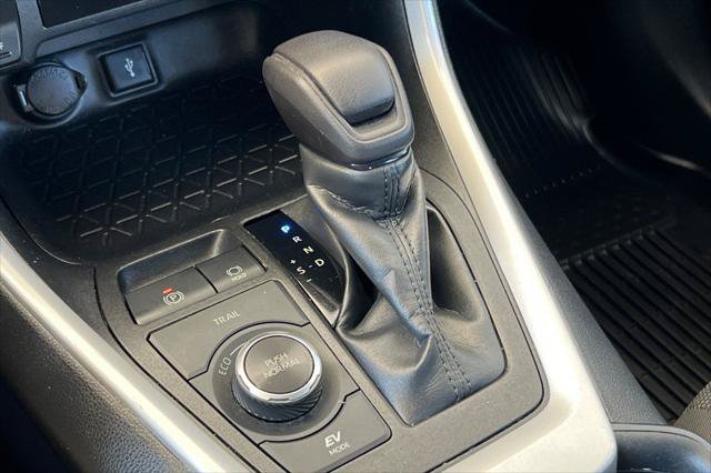 Certified 2022 Toyota RAV4 LE AWD/4WD image 23