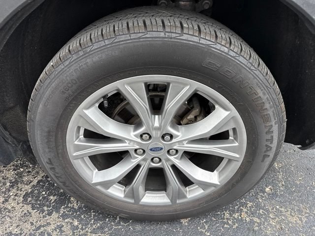 Used 2020 Ford Explorer XLT w/ Equipment Group 202A AWD/4WD image 3