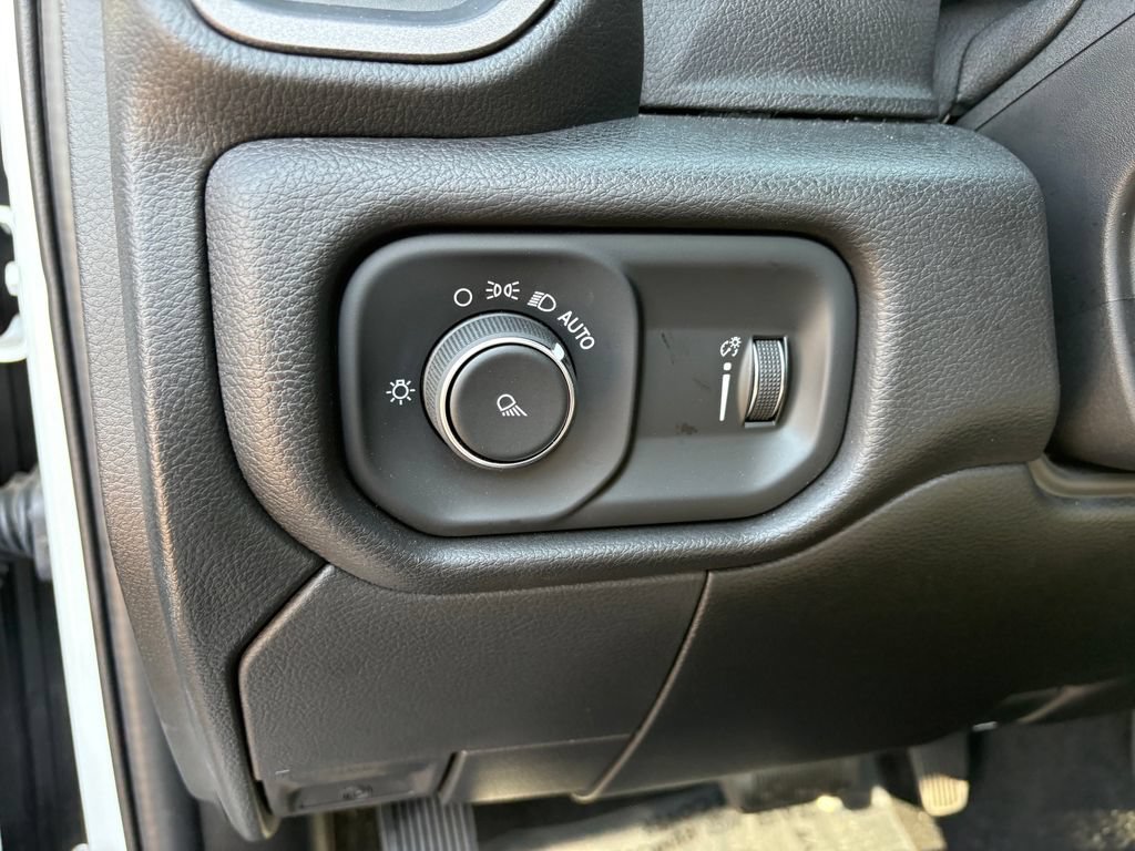 Used 2024 RAM 3500 Tradesman w/ Chrome Appearance Group AWD/4WD image 13