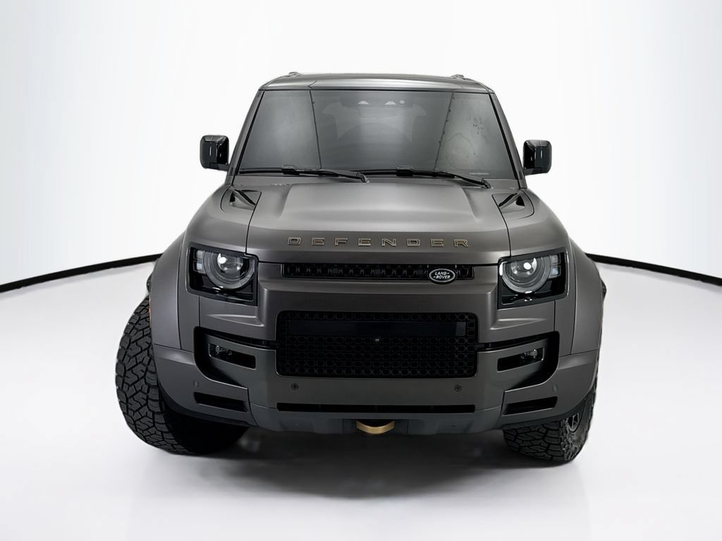 Used 2025 Land Rover Defender 110 AWD/4WD image 2