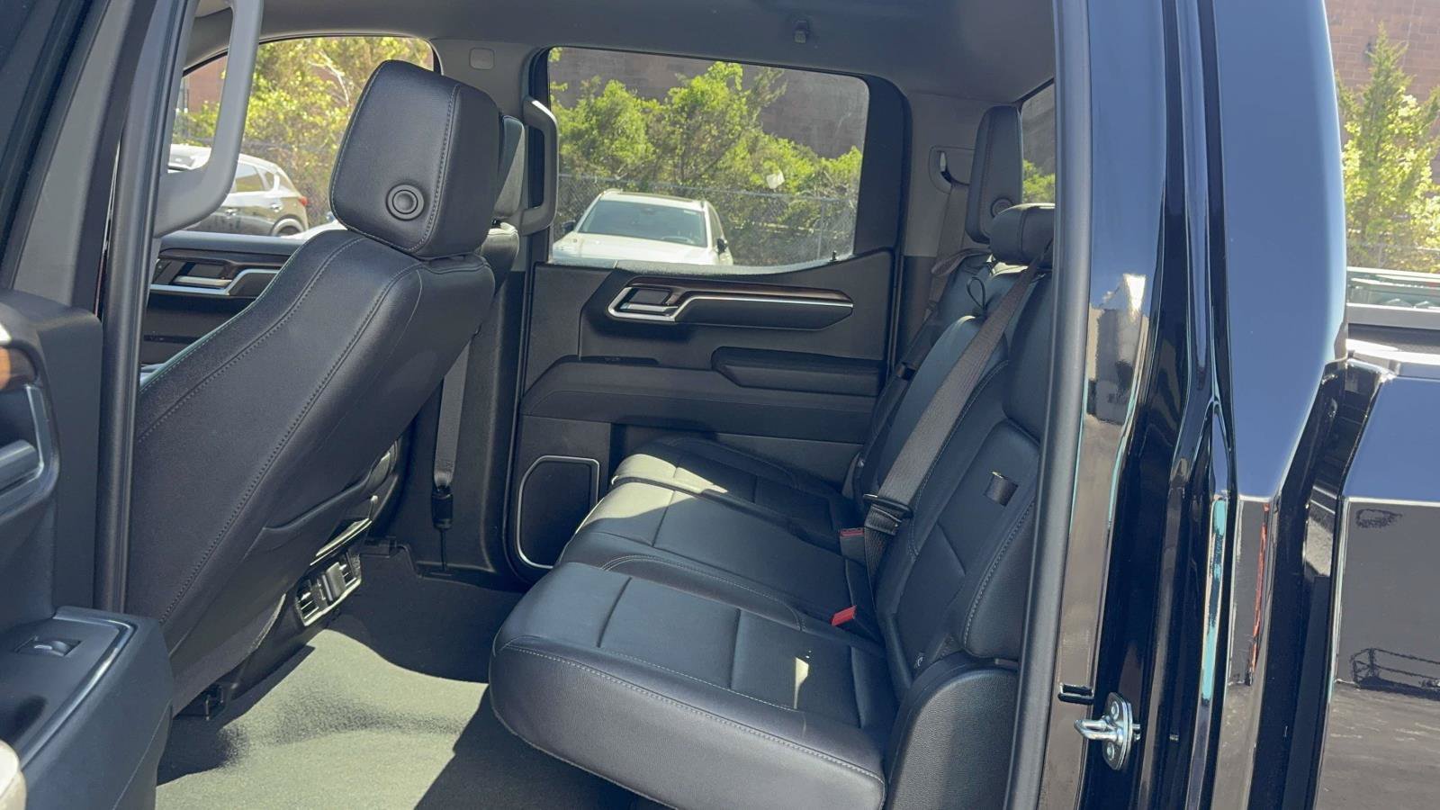 Used 2025 GMC Sierra 1500 SLT AWD/4WD image 16