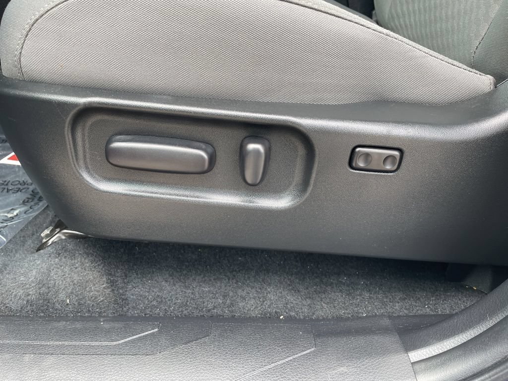 Used 2022 Toyota Tacoma SR5 AWD/4WD image 11