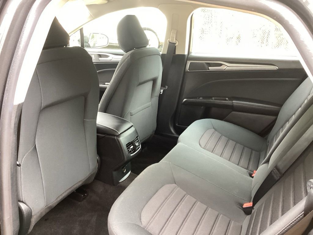 Used 2020 Ford Fusion SE FWD image 33