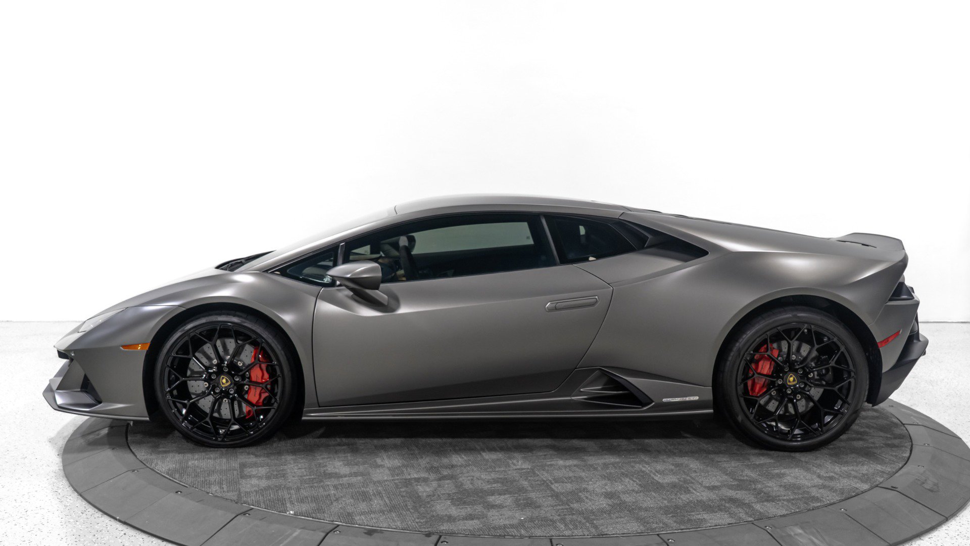 Used 2020 Lamborghini Huracan EVO image 4