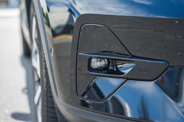 Certified 2025 Volvo XC40 B5 Plus AWD/4WD image 16