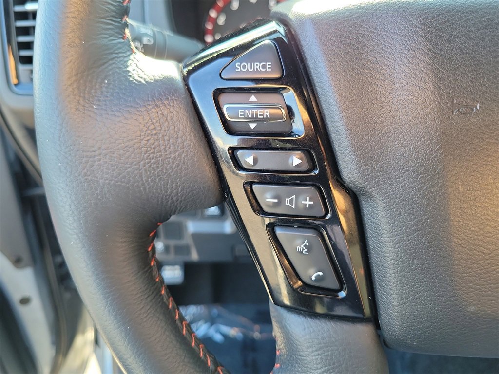 Used 2022 Nissan Frontier Pro-X image 5