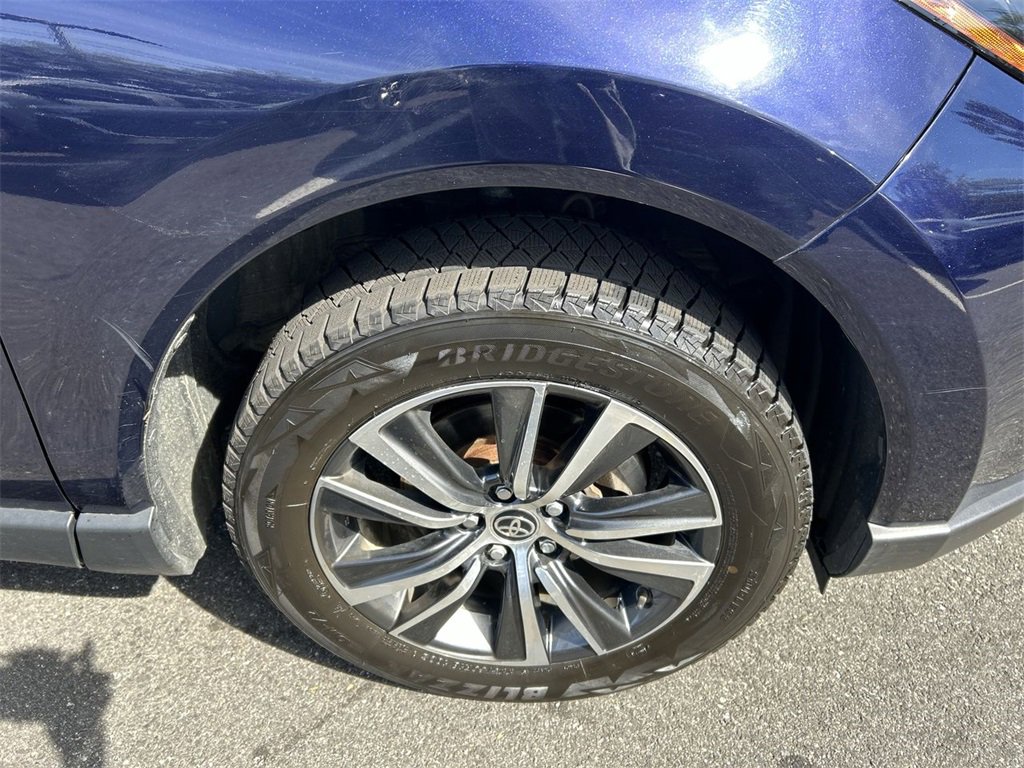 Used 2021 Toyota Venza LE image 13