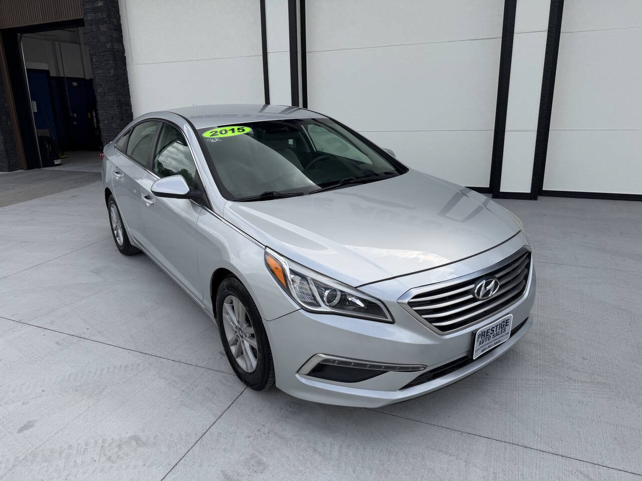 Used 2015 Hyundai Sonata SE FWD image 2