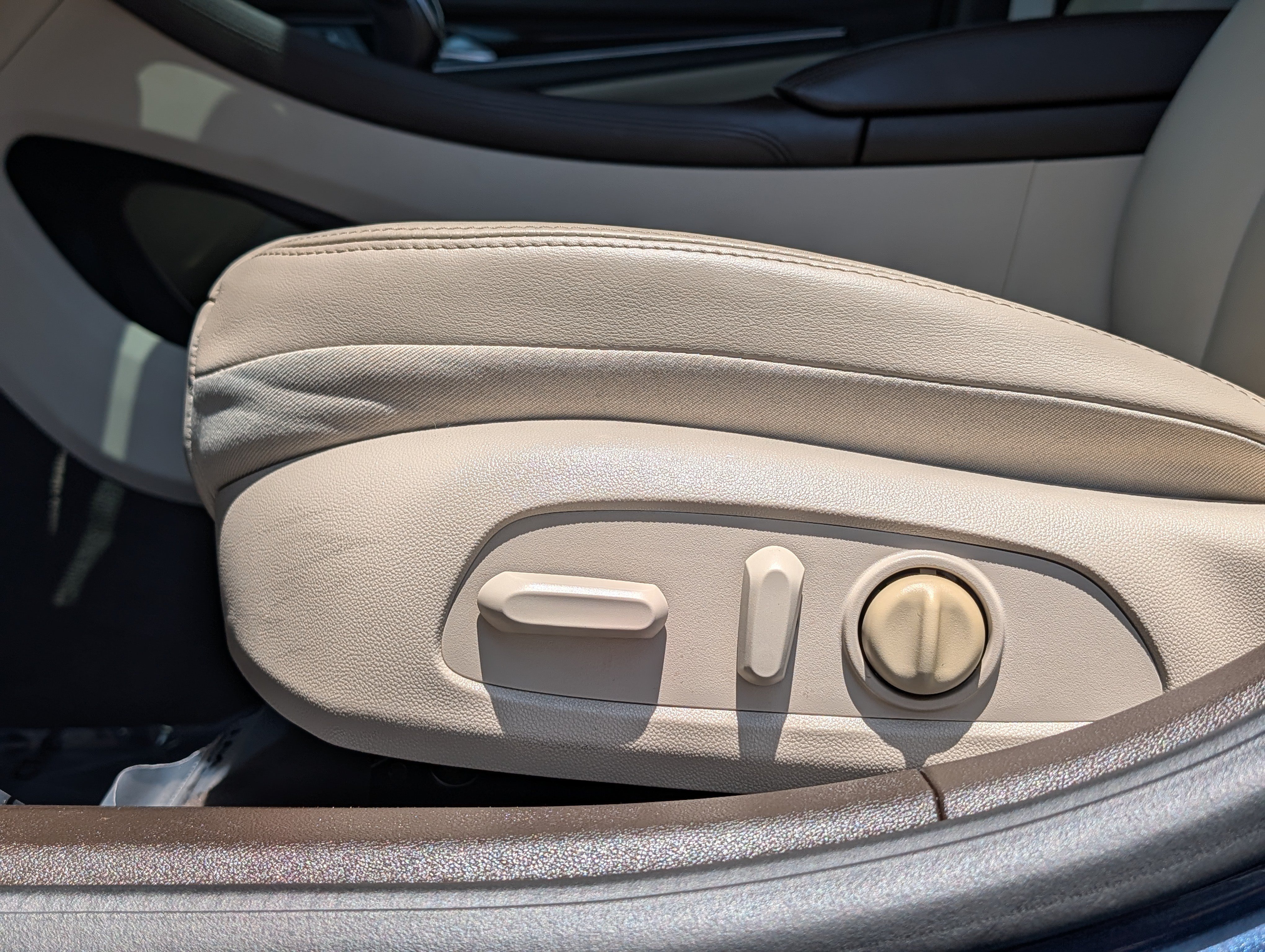Used 2017 Buick LaCrosse Essence w/ Sun and Shade Package FWD image 21