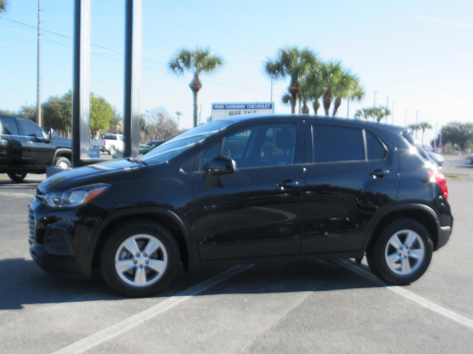 Used 2022 Chevrolet Trax LS w/ Tint and Cruise Package image 2