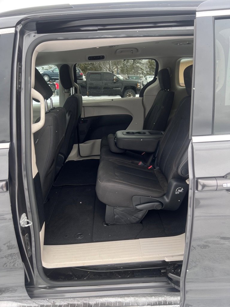Used 2017 Chrysler Pacifica Touring Plus image 12