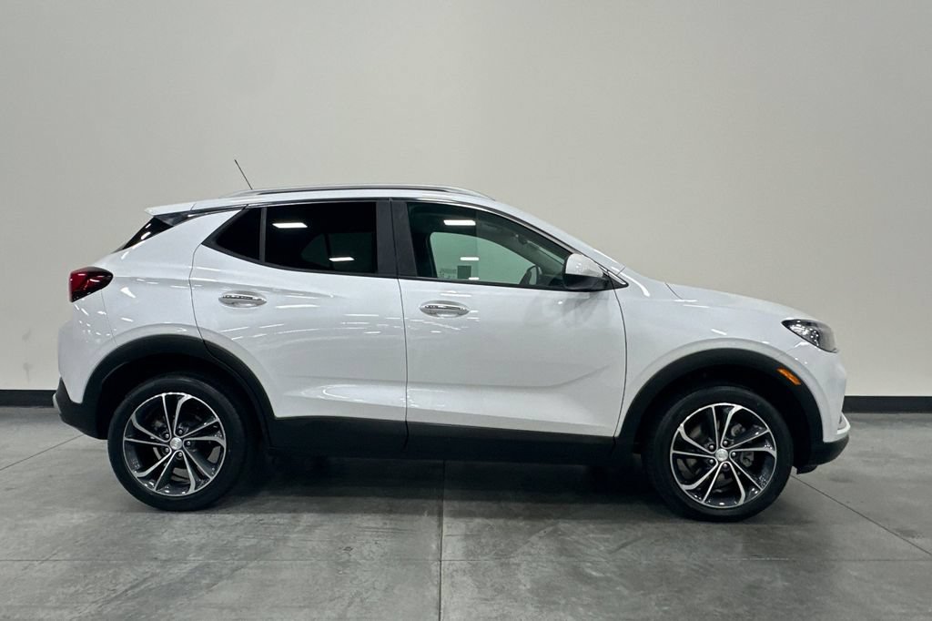 Used 2020 Buick Encore GX Select AWD/4WD image 3