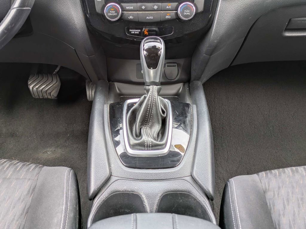 Used 2019 Nissan Rogue SV image 21