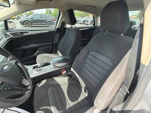 Used 2020 Ford Fusion SE FWD image 14