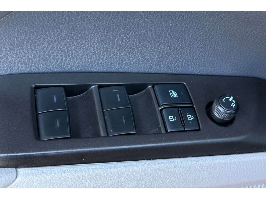 Used 2022 Toyota Camry SE FWD image 12
