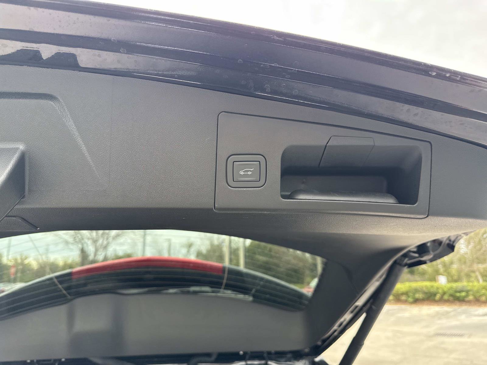 Used 2025 Cadillac XT5 Premium Luxury w/ Technology Package image 12