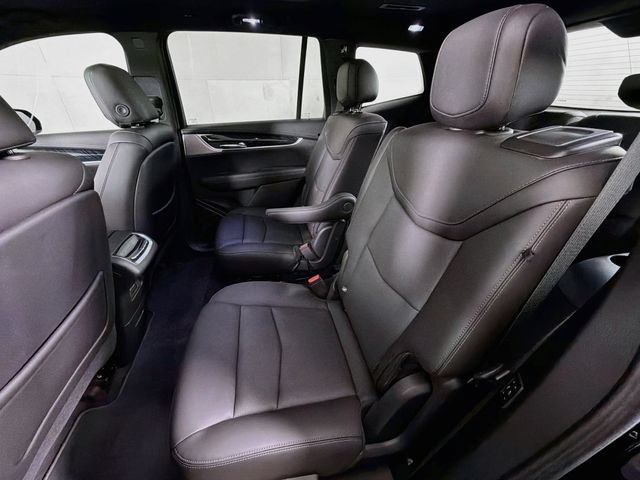 Used 2024 Cadillac XT6 Premium Luxury w/ Technology Package AWD/4WD image 32