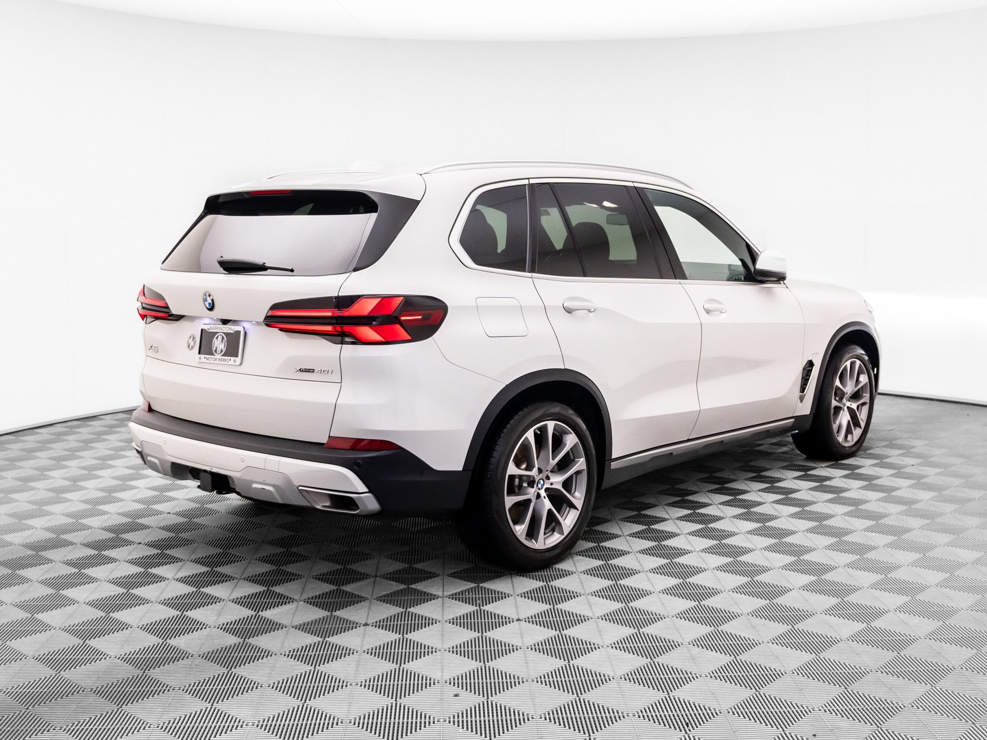 Used 2024 BMW X5 xDrive40i w/ Premium Package AWD/4WD image 5