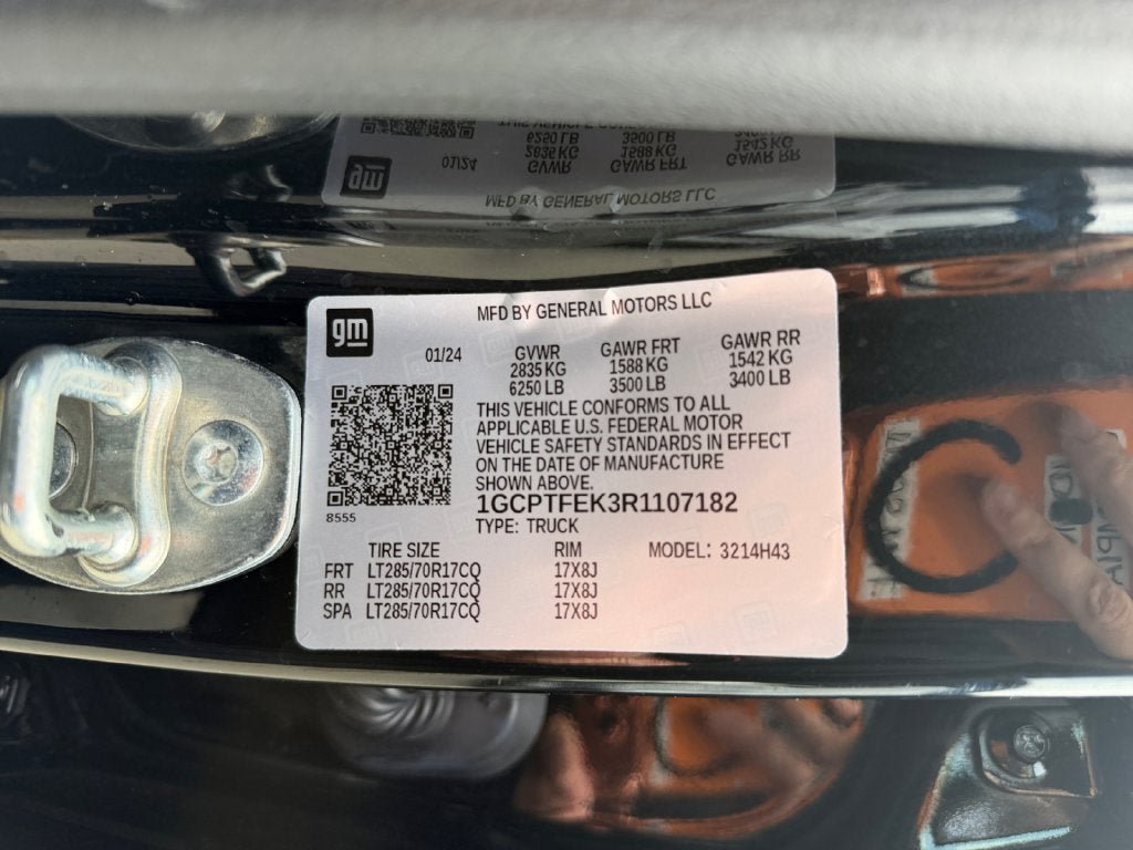 Used 2024 Chevrolet Colorado ZR2 AWD/4WD image 37