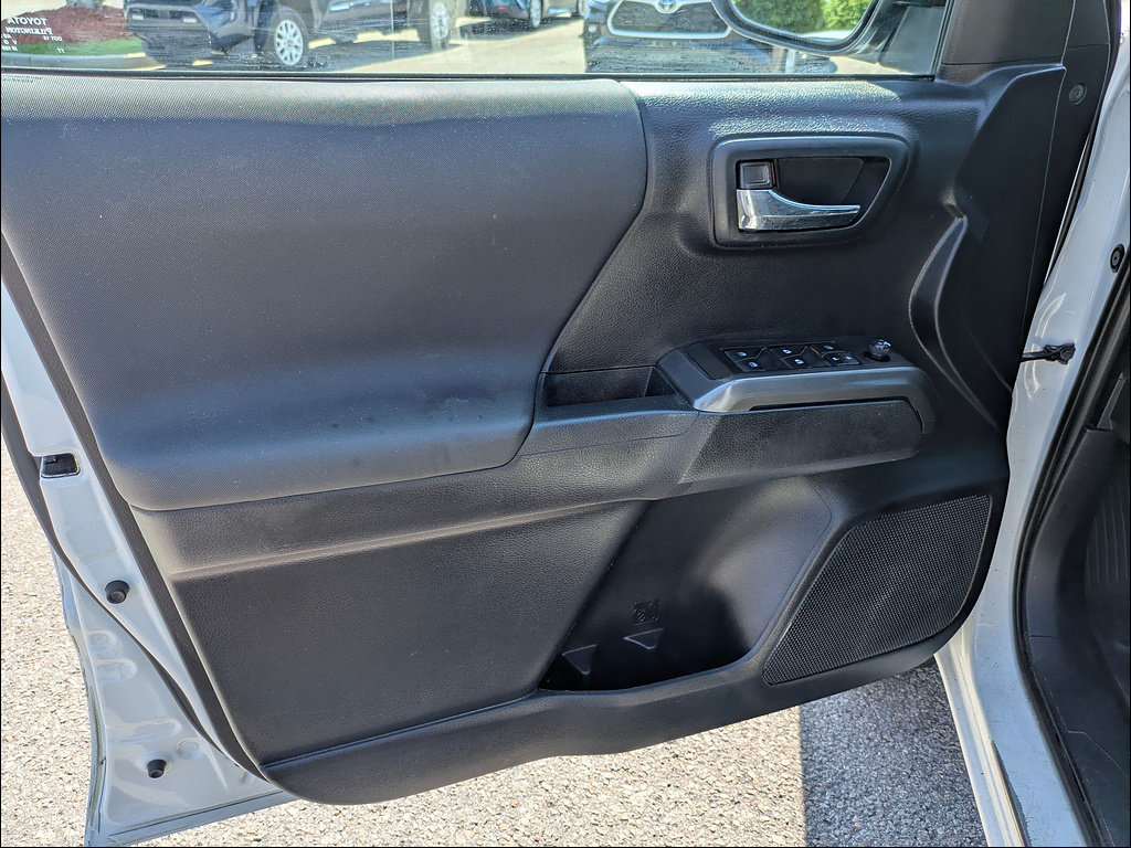 Used 2021 Toyota Tacoma TRD Off-Road AWD/4WD image 11