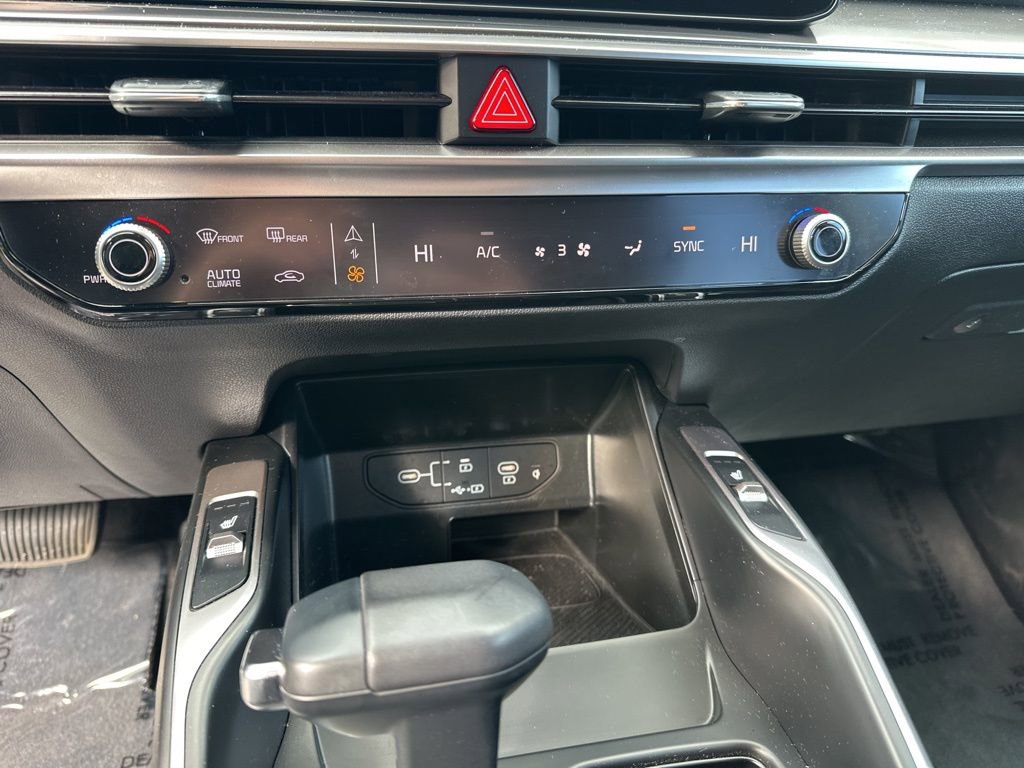 Certified 2025 Kia Sorento S image 16