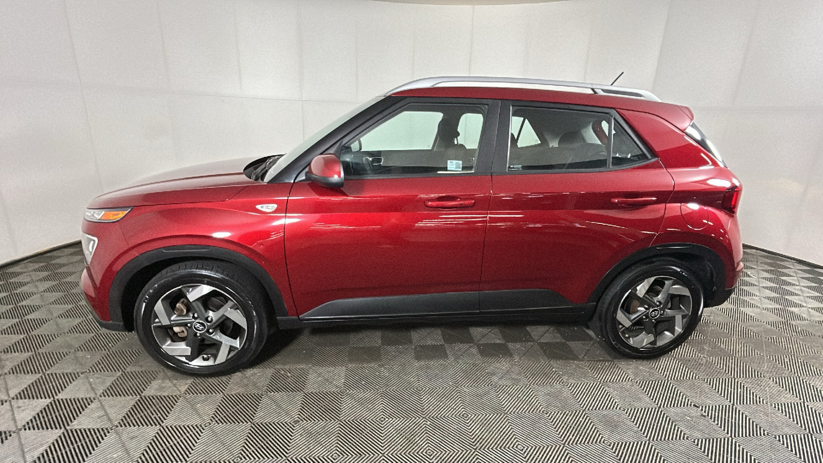 Certified 2024 Hyundai Venue SEL FWD image 7