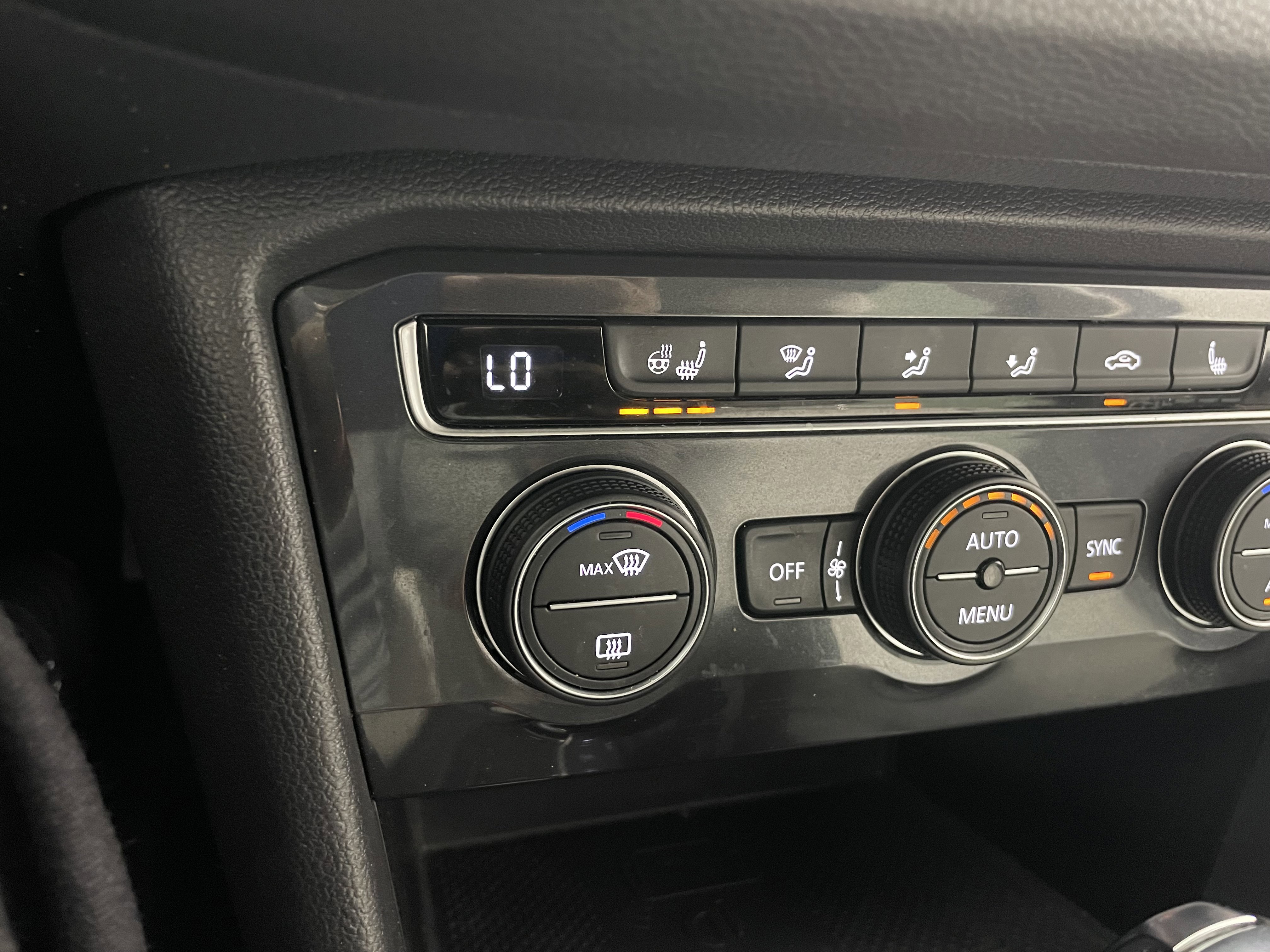 Used 2021 Volkswagen Tiguan SEL AWD/4WD image 21