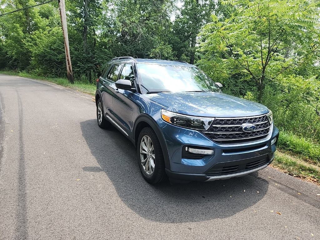 Used 2020 Ford Explorer XLT w/ Equipment Group 202A AWD/4WD image 2