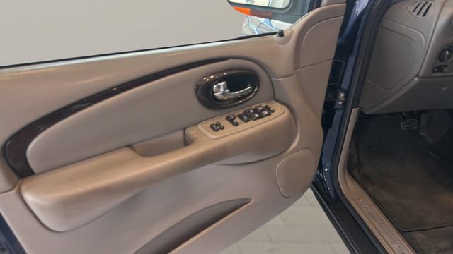 Used 2004 Buick Rainier CXL w/ Convenience Package AWD/4WD image 9