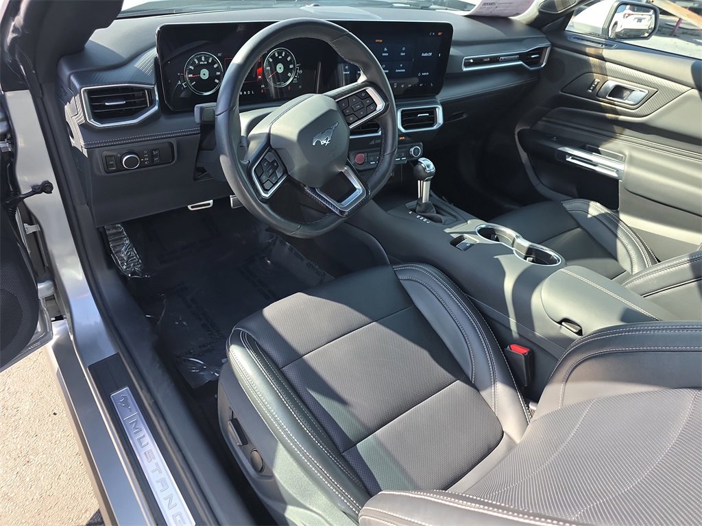 Used 2025 Ford Mustang Premium image 14