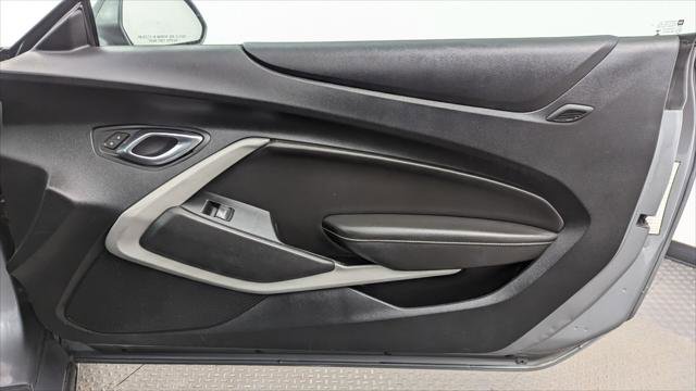 Used 2020 Chevrolet Camaro LT image 17