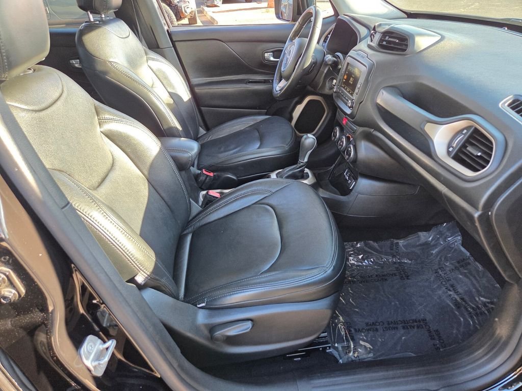 Used 2015 Jeep Renegade Latitude w/ Popular Equipment Group FWD image 19