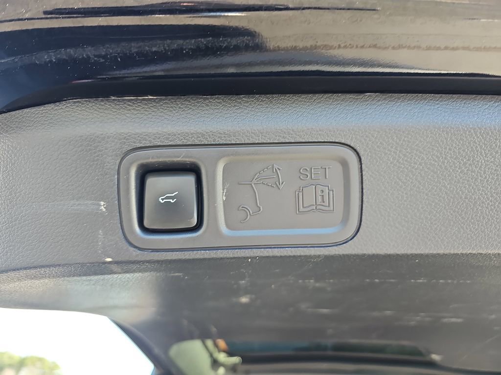 Used 2024 Ford Expedition Limited image 18