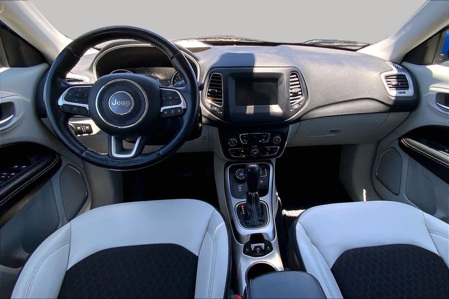Used 2020 Jeep Compass Latitude w/ Cold Weather Group AWD/4WD image 16